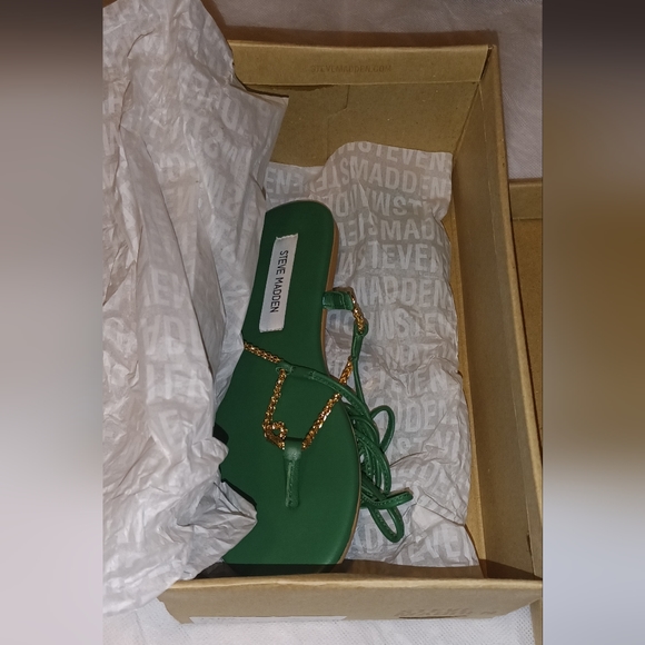 💗New Steve Madden sandals - Picture 3 of 4